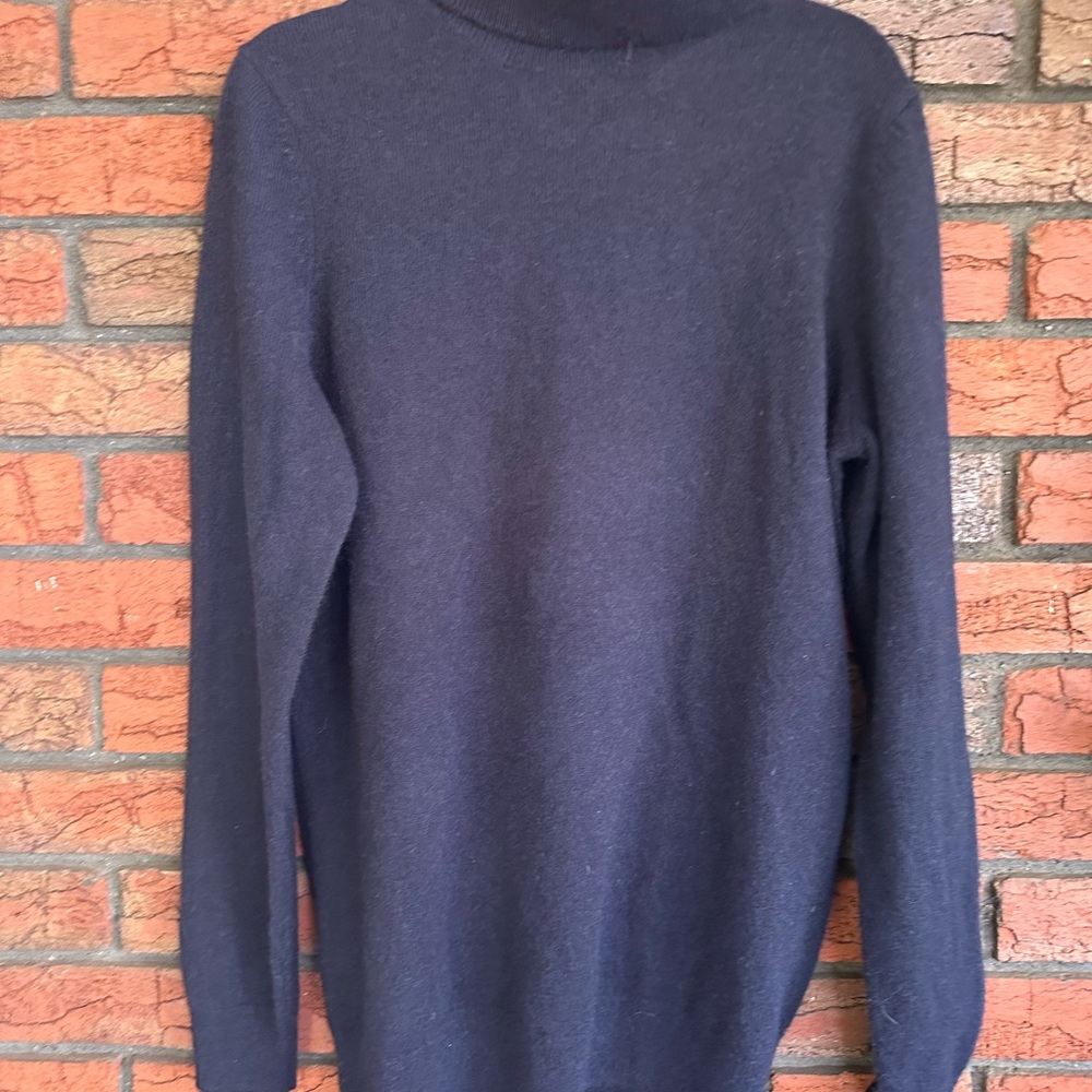 C by Bloomingdale’s Black Turtleneck Sweater cashmere - Picture 2 of 3